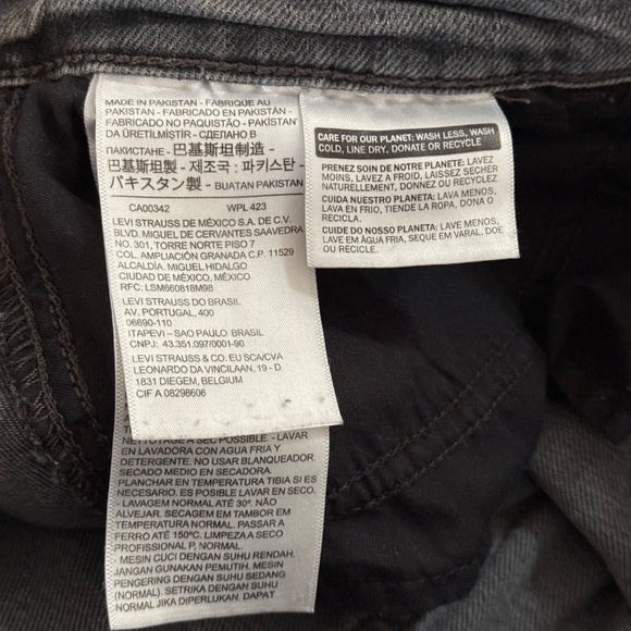 Levi”s Mile High Cropped Wide Leg Jean Size 29 x 27 Faded Black Button Fly - Picture 6 of 9